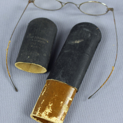 SLM 13547 1-2 - Glasögon med fodral