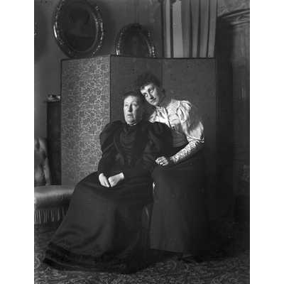 SLM Ö240 - Mor och dotter på Ökna, 1890-tal