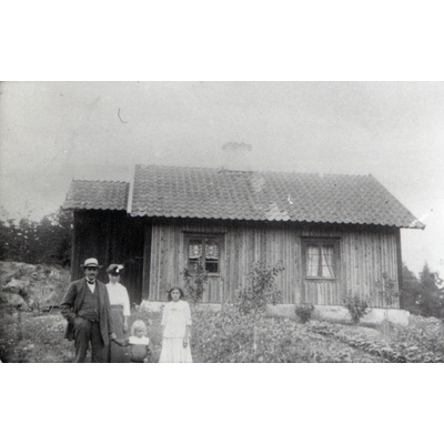 SLM R541-92-6 - Familjen Eriksson på Nystugan år 1917