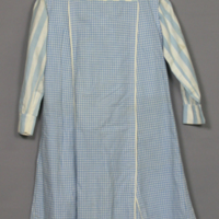 SLM 28283 - Barnklänning av bomull, rutig i blått och vitt, från Ökna i Floda socken