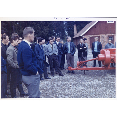 SLM P2018-0128 - Studiebesök på Hedenlunda år 1966