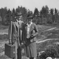 SLM P08-396 - Paret Nils och Ulla Agrell klara för resa 1942