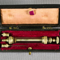 SLM 36211 - Injektionsspruta i etui, 1930-tal