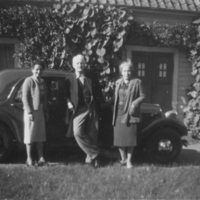 SLM P09-975 - Karin Lamm, Sigrid Lamm och Göran af Klercker, 25 september 1946.