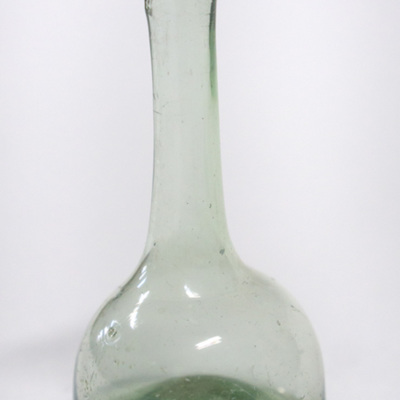 SLM 11474 - Liten apoteksflaska i grönt glas