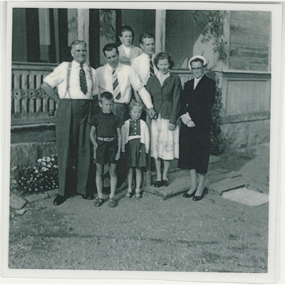 SLM P11-4193 - Familjen Andersson i Bränn-Ekeby ca 1956