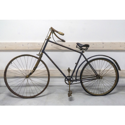 SLM 50077 - Cykel, svartmålad med lädersadel, troligen sent 1800-tal, Strängnäs