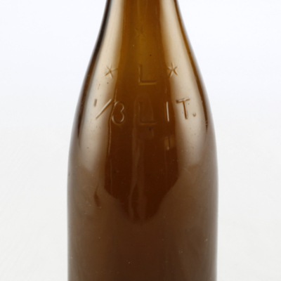 SLM 25650 - Ölflaska av brunt glas, så kallad knoppflaska