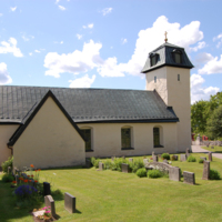 SLM D10-930 - Gryts kyrka, exteriör. Kyrkogården framför torn och långhus.