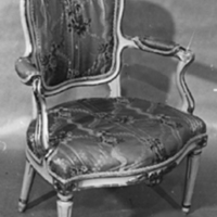 SLM 7008 - Karmstol tillverkad av stolmakare Carl Fredrik Flodin i Stockholm år 1776