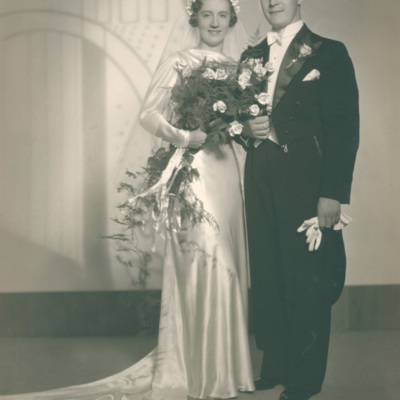 SLM P2015-713 - Karin och Arne Wohlins bröllopsfoto 1936.