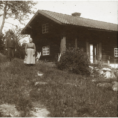 SLM DIA2022-0023 - Familjen Lindgren i Dillnäs vid Gnesta