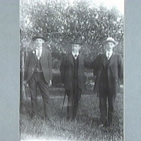 SLM AR10-951437 - Hjalmar, Emil och Karl i Högsjö ca 1911-1912