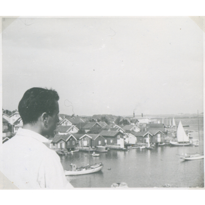 SLM P2018-0723 - Utsikt över Grebbestad på västkusten år 1945