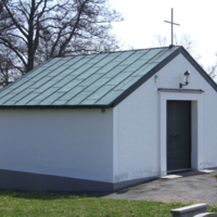 SLM D10-1210 - Frustuna kyrka, bårhuset på kyrkogårdens östra del