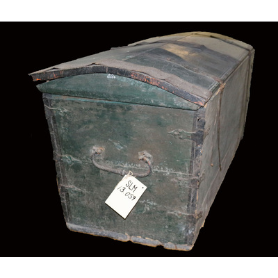 SLM 13059 - Kista med kupat lock daterad 1862