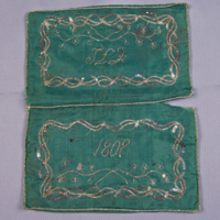 SLM 3123 - Broderad plånbok av grönt siden, kanske tillverkad av siden från egna odlingar