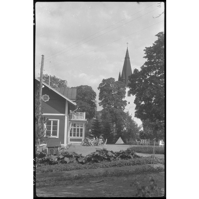 SLM X89-83 - Bostadshus vid Frustuna kyrka