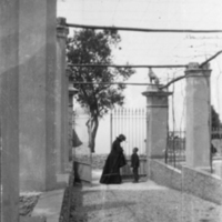 SLM P09-750 - Vid grinden till Hôtel Molaro, Anacapri 1903