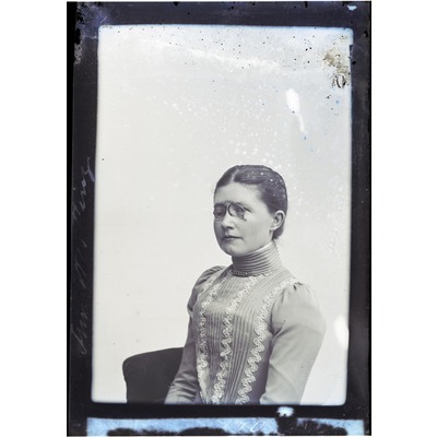 SLM X275-76 - Porträtt på Fru Westling, 1902