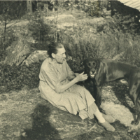 SLM P11-5832 - Anna Indebetou med hunden Hecale