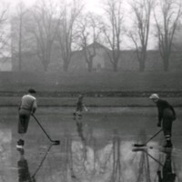 SLM M029938 - Ishockey på svandammen år 1951