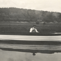 SLM P12-235 - Karl Lundahl i båten på sjön vid Käxle i Stjärnhof, 1920 - 30-tal