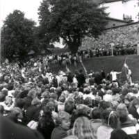 SLM R128-83-4 - Skolavslutning på slottsvallarna 6 juni 1983, Nyköping