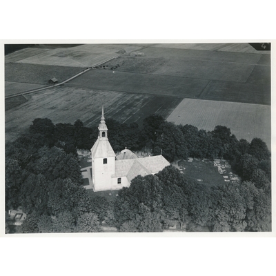 SLM BF04-3692 - Flygbild över Stigtomta kyrka