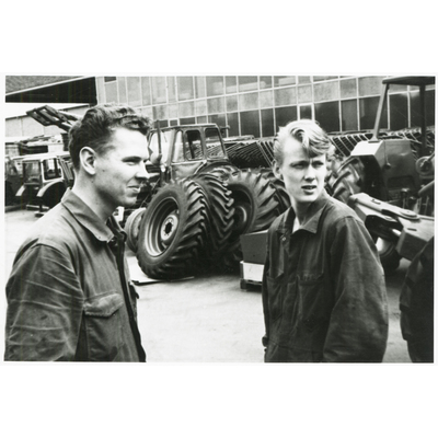 SLM P2018-0082 - Göran och Håkan på SAAB-ANA år 1966