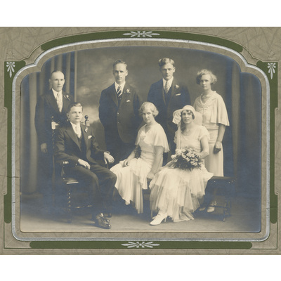 SLM P2022-1620 - Familjefoto vid bröllop