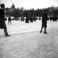 SLM Ö221 - Människor åker skridskor, 1890-tal