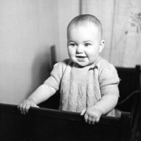 SLM R183-78-2 - Litet barn i Nyköping år 1945