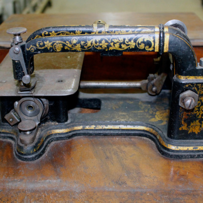 SLM 13235 - Symaskin tillverkad vid Mora Mekaniska Fabrik mellan åren 1865-1877
