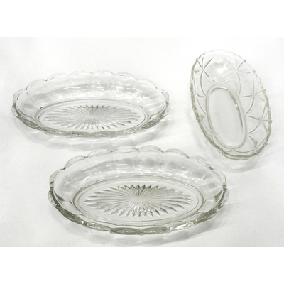 SLM 58275, 58276, 58277 - Tre ovala skålar av pressglas, två från Elme glasbruk, från Sundby sjukhus vid Strängnäs