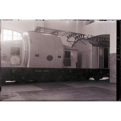 SLM X154-02 - Tåg inne i byggnad