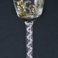 SLM 627 - Glas, graverat och förgyllt, olikfärgade glasstavar i benet, 1700-tal