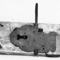 SLM 5512 - Stocklås, mekanism infällt i träkloss, från Bergshammars socken