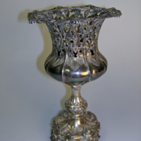 SLM 4903 - Urna av silver, tillverkad av Gustaf Möllenborg i Stockholm 1856
