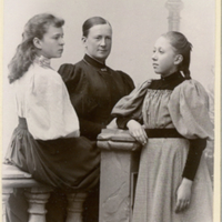 SLM P11-6111 - Ingeborg Drake, Helena Drake och Karin Diedrichs