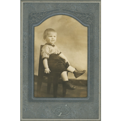 SLM P2022-0978 - Porträtt på ett barn