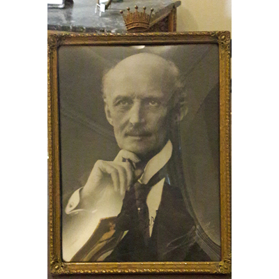 SLM 7066 - Inramat foto, prins Carl Bernadotte med egenhändig namnteckning år 1937