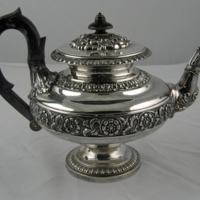 SLM 10879 3 - Tekanna av silver tillverkad av Adolf Zethelius 1837