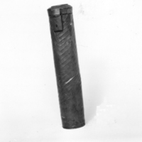 SLM 603 - Cylindriskt spiralräffat fodral av metall, avsett för brev, från Nyköping.