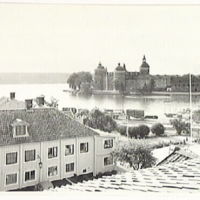 SLM A11-196 - Hotellet i förgrunden till Gripsholms slott