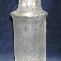 SLM 28135 - Cylinderformad vas av glas, signerad 