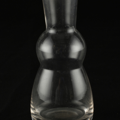 SLM 12999 - Flaska av glas, så kallad 