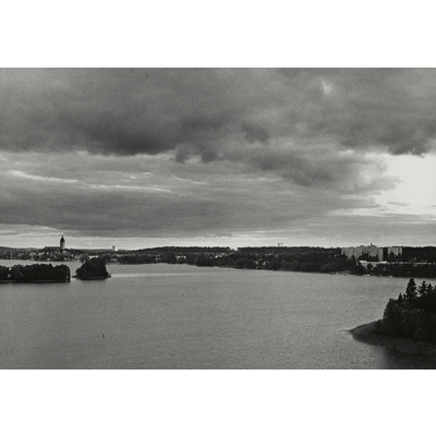 SLM SEM_AL-B8139-3 - Utsikt från Strängnäsbrons krön mot Strängnäs