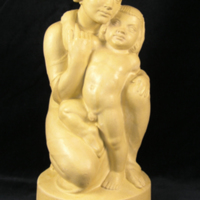 SLM 28131 - Skulptur av gips, mor och barn, Olof Wiberg, 1900-talets mitt