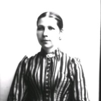 SLM X1085-78 - Fru Sofia Karlsson, foto i juli 1895